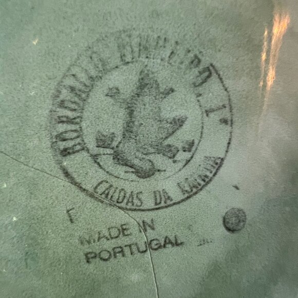 Bordallo Pinheiro Christmas Holly Pitcher - Picture 9 of 16